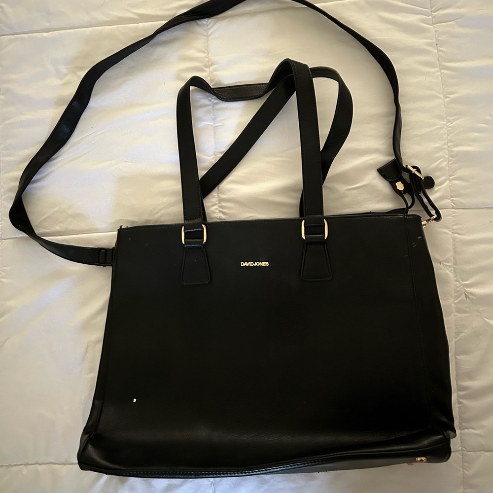 BRAND NEW DAVID JONES LEATHER MESSENGER BAG, LARGE